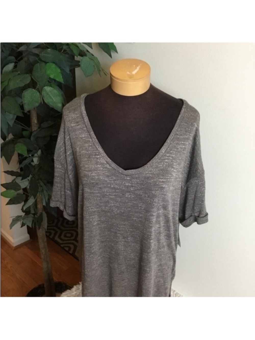Mudd Boxy V-Neck Hacci Tee Gray Marled High Low Slit Hem Top Size Large - Picture 5 of 14